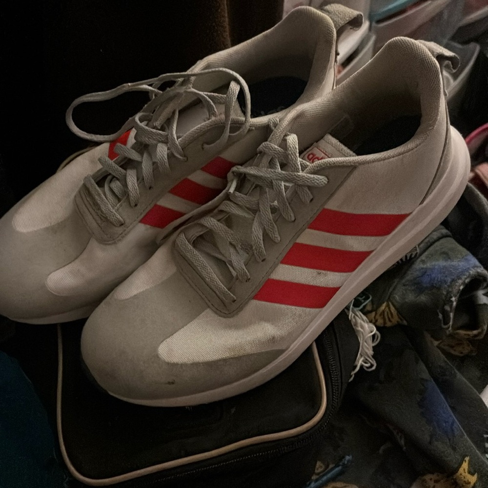 Size 8 1/2 men’s adidas shoes. Only worn few times